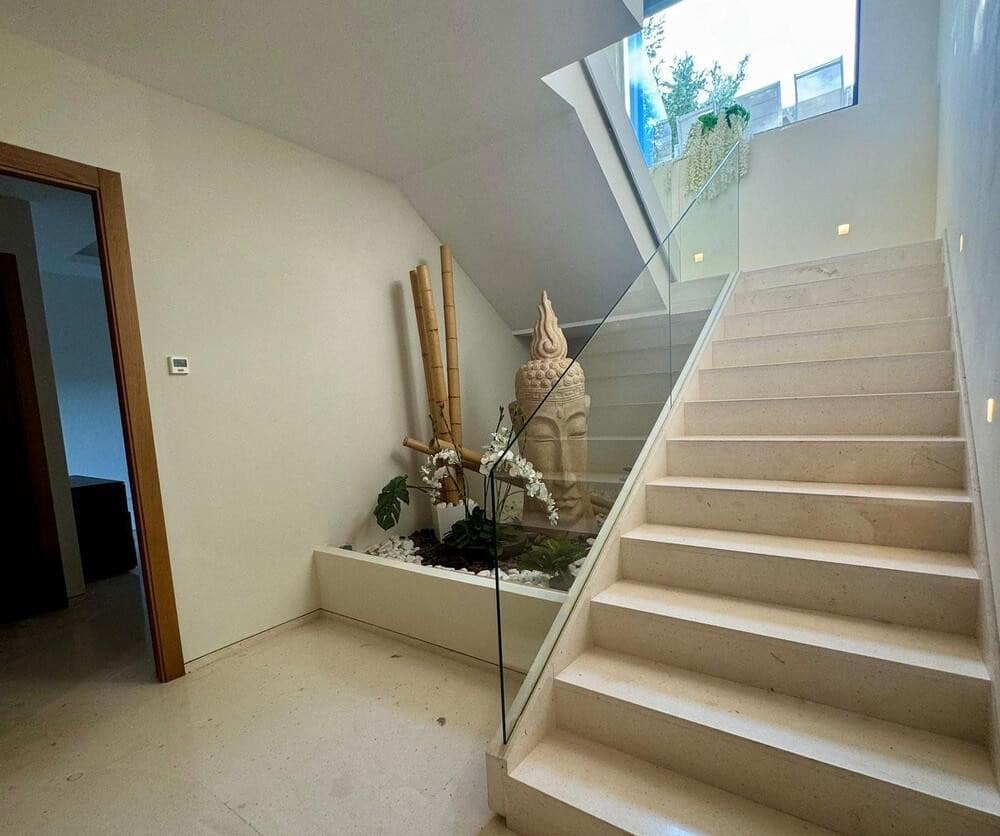 6 bedroom Villa for rent in Marbella with pool garage - € 13,000 (Ref: 9165468)