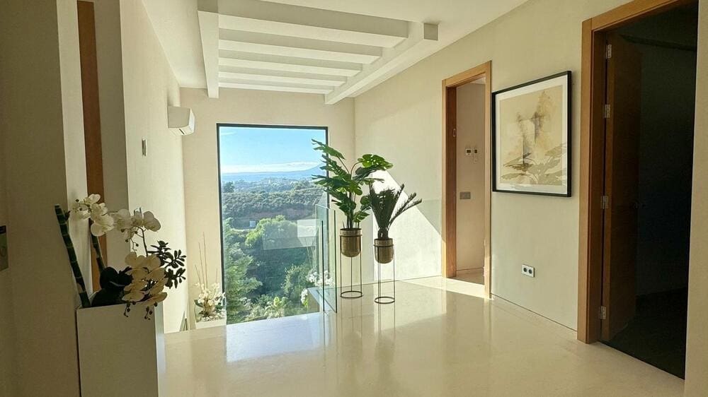 6 bedroom Villa for rent in Marbella with pool garage - € 13,000 (Ref: 9165468)