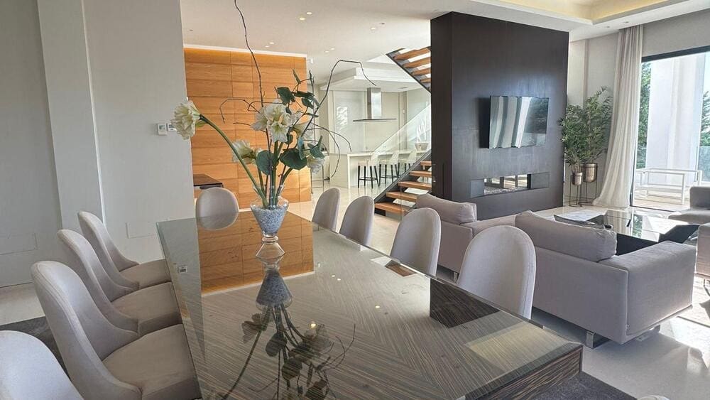 6 bedroom Villa for rent in Marbella with pool garage - € 13,000 (Ref: 9165468)