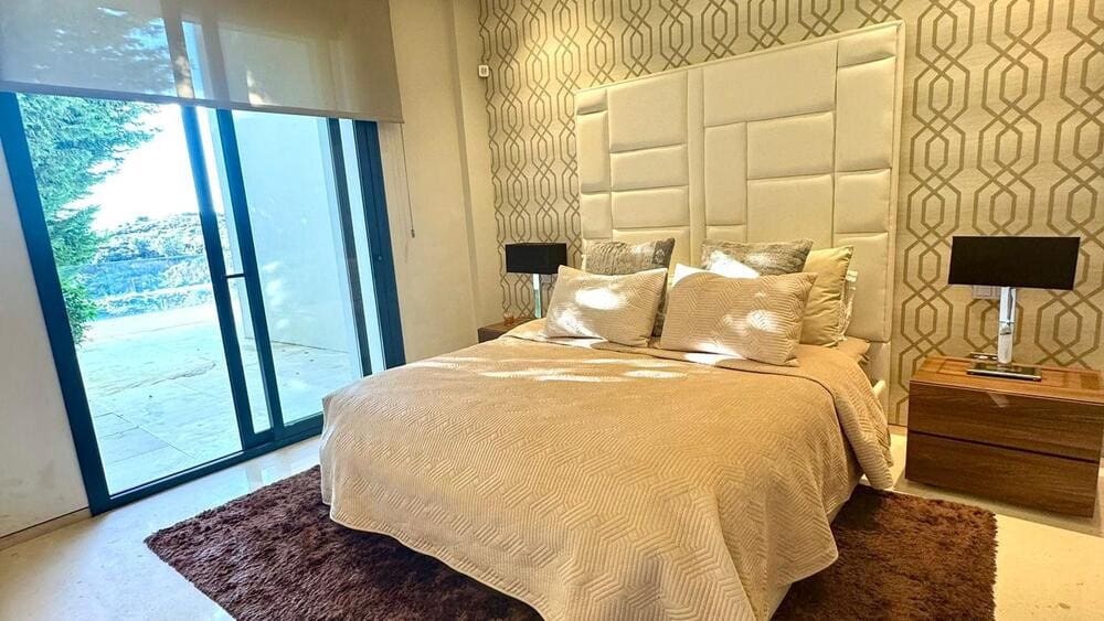 6 bedroom Villa for rent in Marbella with pool garage - € 13,000 (Ref: 9165468)