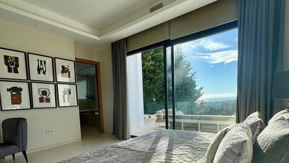 6 bedroom Villa for rent in Marbella with pool garage - € 13,000 (Ref: 9165468)