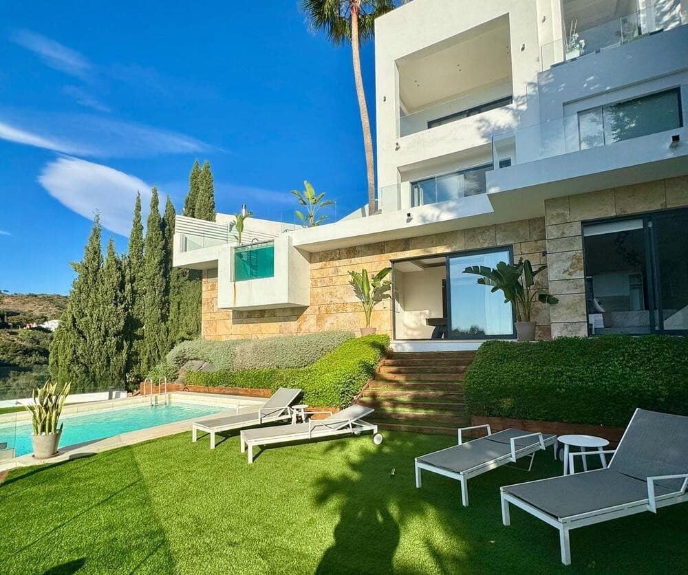 6 bedroom Villa for rent in Marbella with pool garage - € 13,000 (Ref: 9165468)