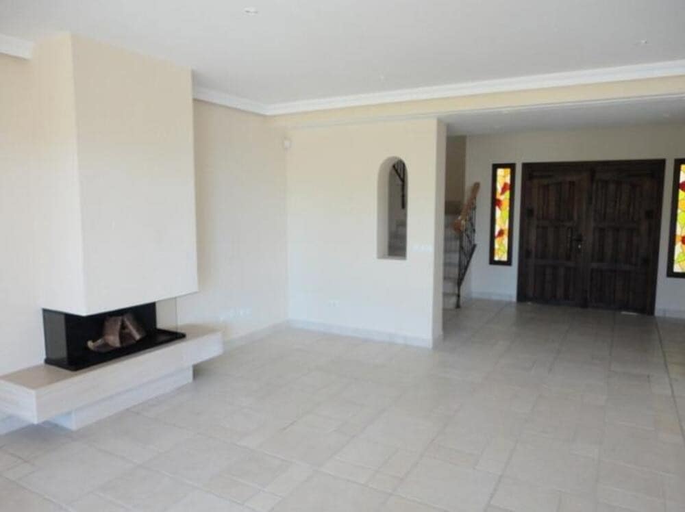 5 bedroom Villa for rent in Los Arqueros with pool garage - € 8,500 (Ref: 9169280)