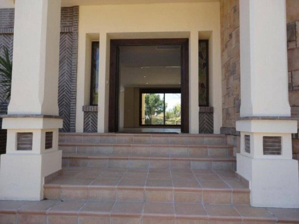 5 bedroom Villa for rent in Los Arqueros with pool garage - € 8,500 (Ref: 9169280)