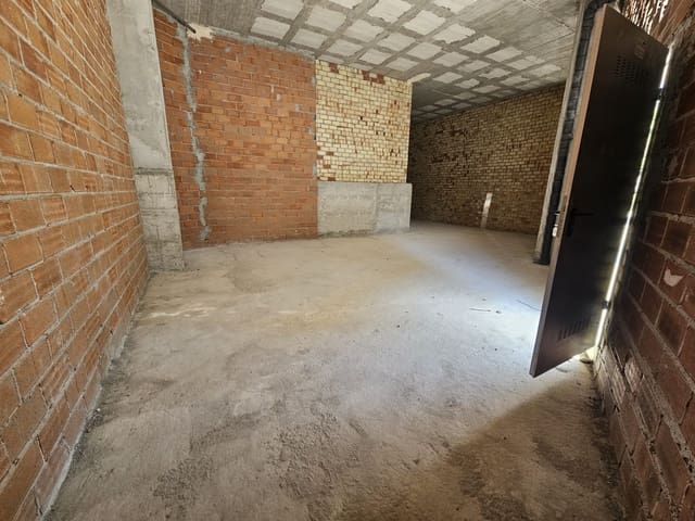 Commercial for rent in Nueva Alcántara, Marbella - € 2,500 (Ref: 9171099)
