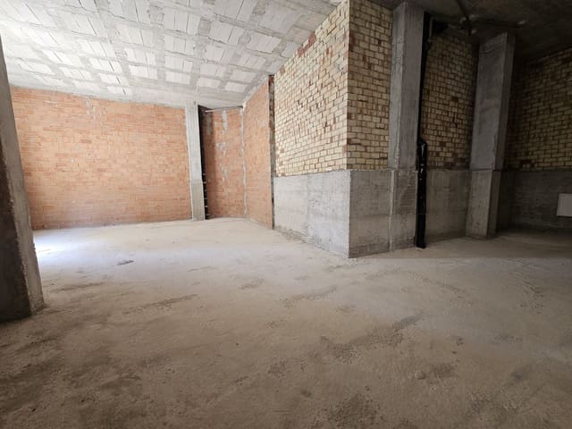 Commercial for rent in Nueva Alcántara, Marbella - € 2,500 (Ref: 9171099)