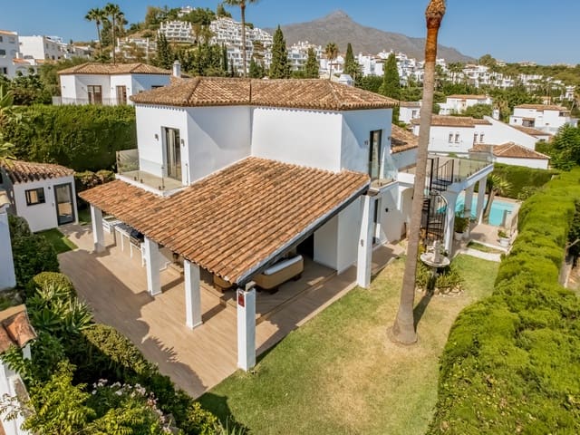 4 sypialnia Willa na sprzedaż w Los Naranjos, Marbella z basenem garażem - 2 700 000 € (Ref: 9171103)
