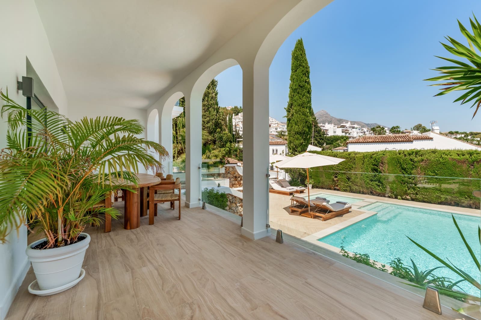 4 Zimmer Villa zu verkaufen in Marbella mit Pool Garage - 2.700.000 € (Ref: 9171103)