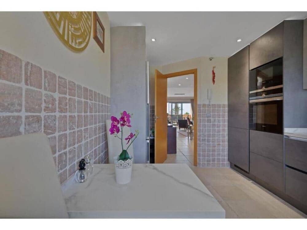 3 soveværelse Lejlighed til salg i Los Flamingos med swimmingpool garage - € 750.000 (Ref: 9176125)