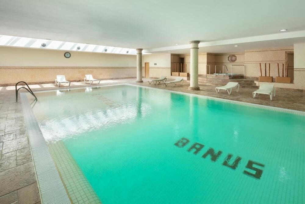 3 soveværelse Lejlighed til leje i Marbella med swimmingpool garage - € 4.500 (Ref: 9177174)