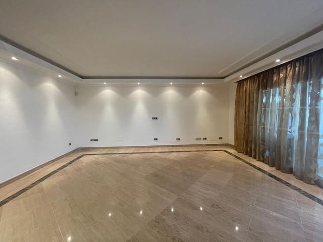 3 soveværelse Lejlighed til leje i Puerto Banus, Marbella med swimmingpool garage - € 4.500 (Ref: 9177174)