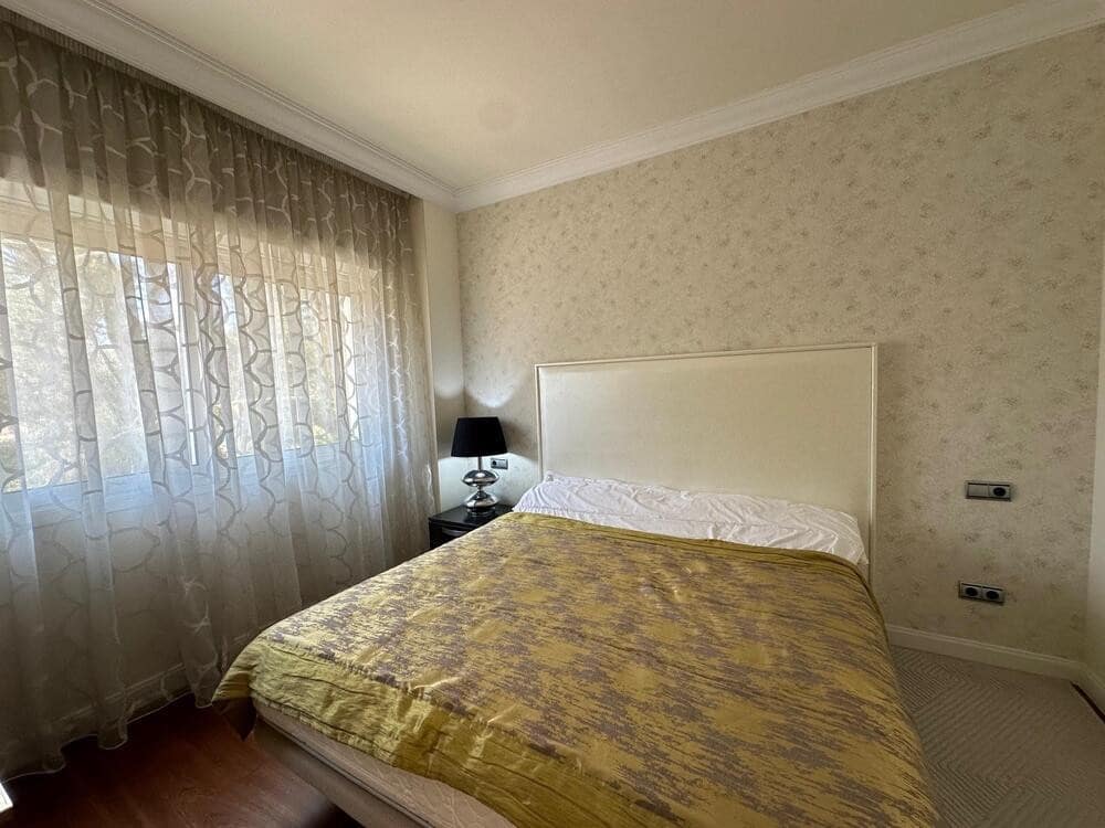 3 soveværelse Lejlighed til leje i Marbella med swimmingpool garage - € 4.500 (Ref: 9177174)