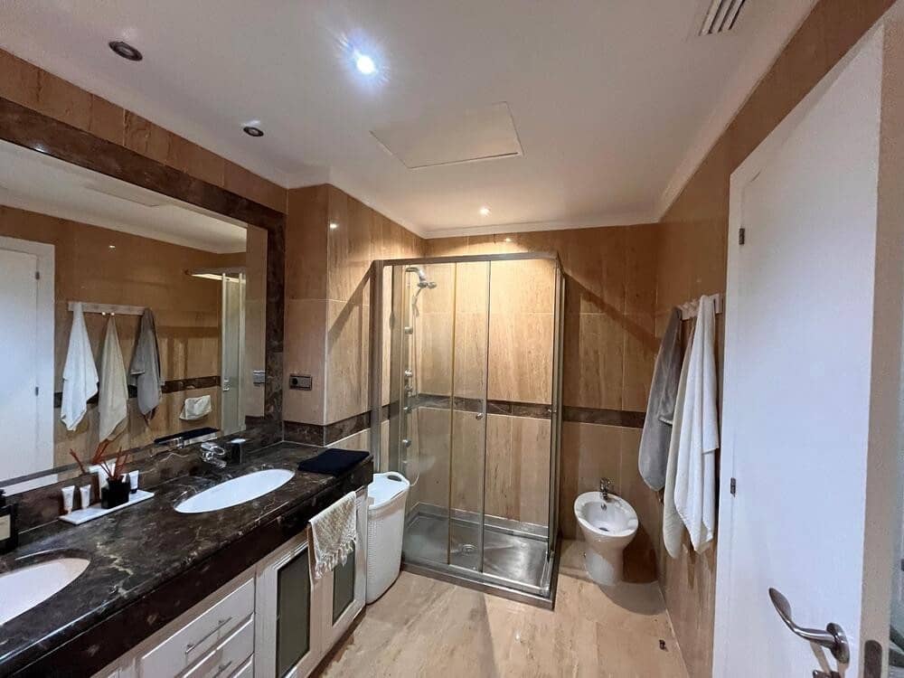 3 soveværelse Lejlighed til leje i Marbella med swimmingpool garage - € 4.500 (Ref: 9177174)