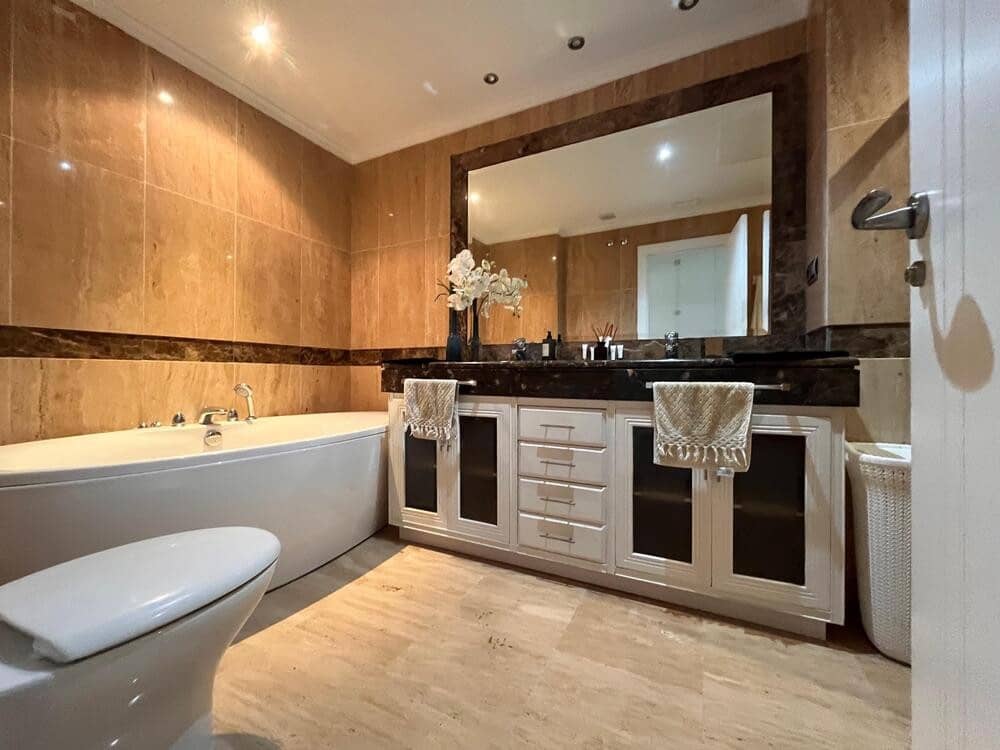 3 soveværelse Lejlighed til leje i Marbella med swimmingpool garage - € 4.500 (Ref: 9177174)