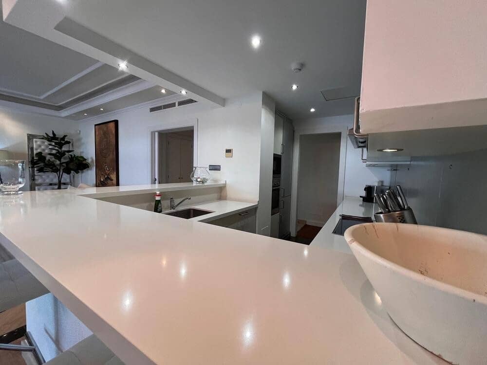 3 soveværelse Lejlighed til leje i Marbella med swimmingpool garage - € 4.500 (Ref: 9177174)