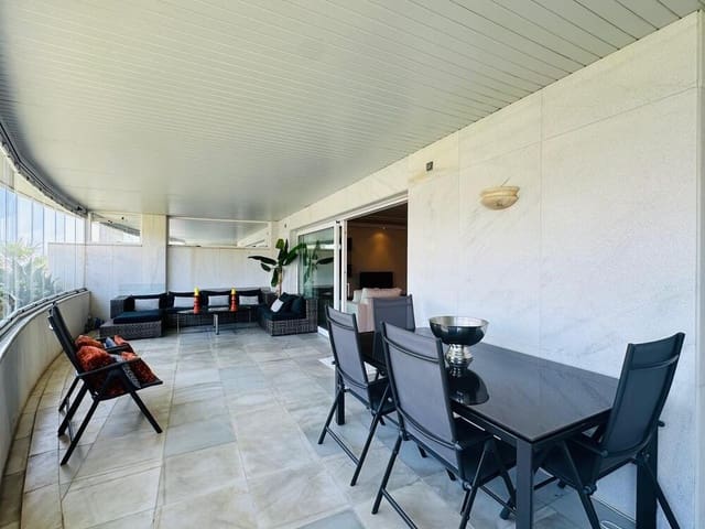 3 soveværelse Lejlighed til leje i Puerto Banus, Marbella med swimmingpool garage - € 4.500 (Ref: 9177174)