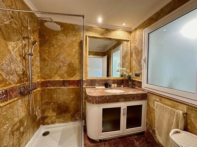 3 soveværelse Lejlighed til leje i Puerto Banus, Marbella med swimmingpool garage - € 4.500 (Ref: 9177174)