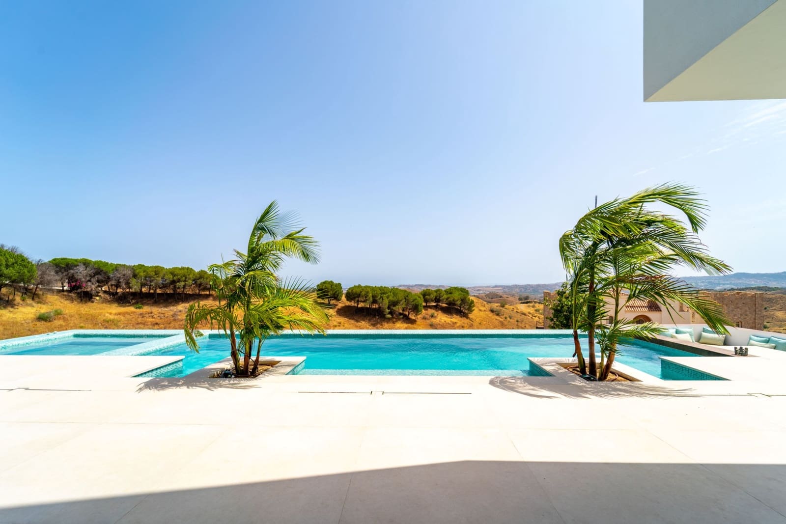 5 bedroom Villa for rent in Valtocado with pool garage - € 16,000 (Ref: 9180760)