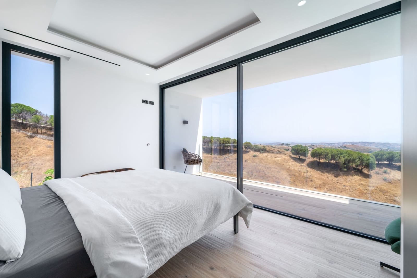 5 bedroom Villa for rent in Valtocado with pool garage - € 16,000 (Ref: 9180760)