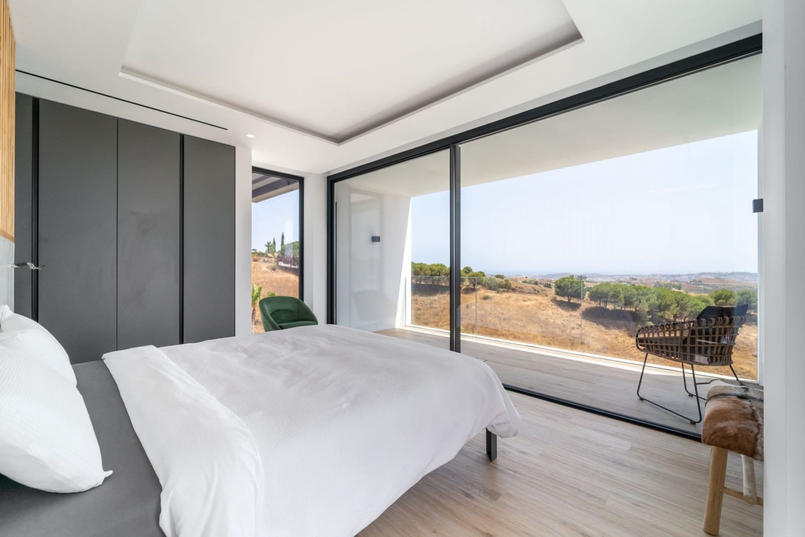 5 bedroom Villa for rent in Valtocado with pool garage - € 16,000 (Ref: 9180760)