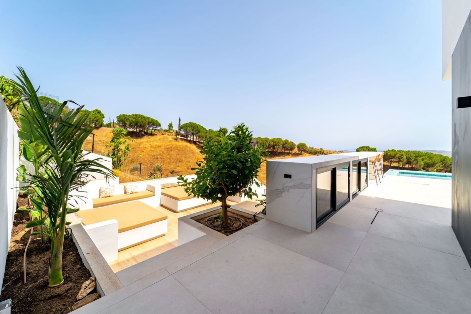 5 bedroom Villa for rent in Valtocado with pool garage - € 16,000 (Ref: 9180760)