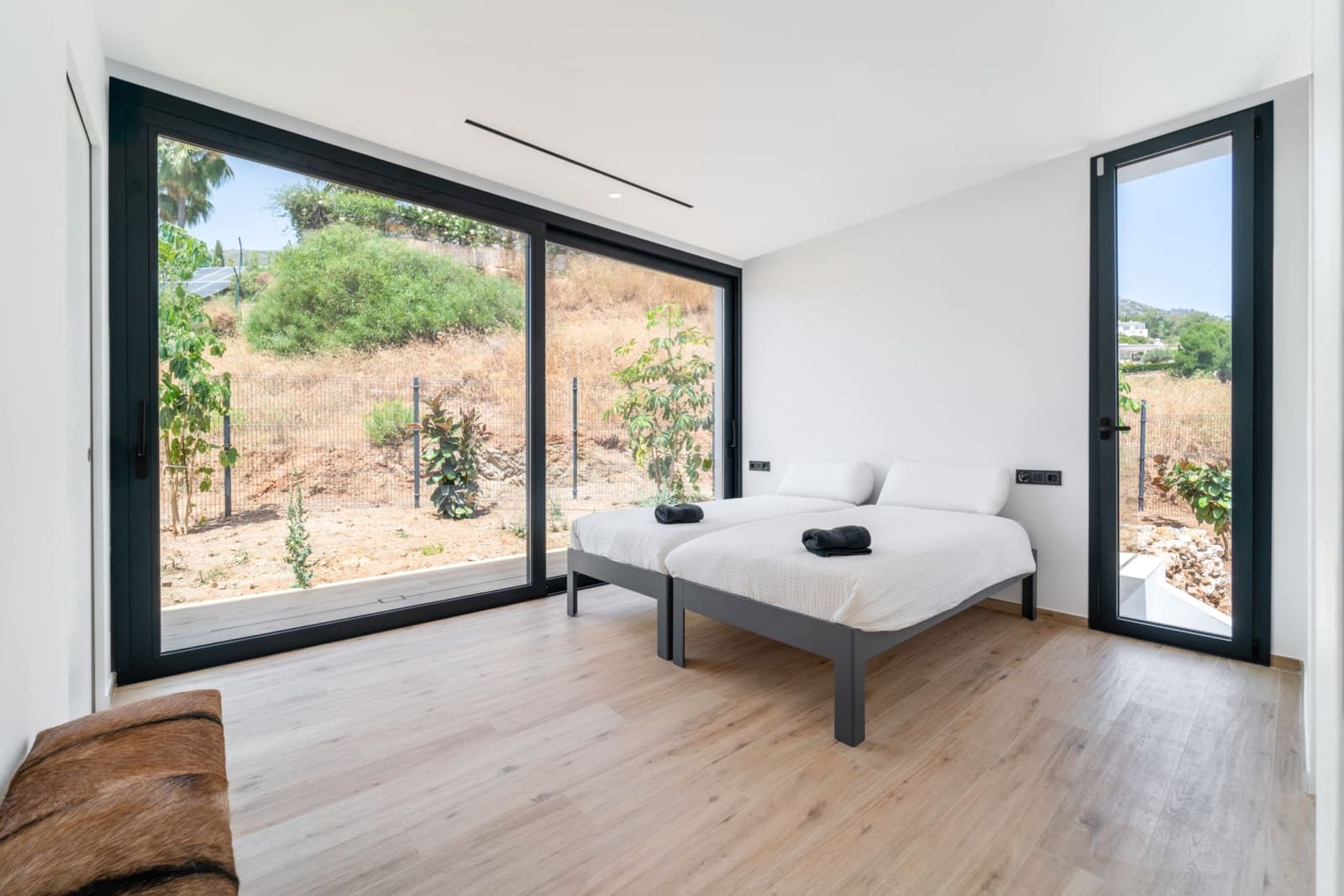 5 bedroom Villa for rent in Valtocado with pool garage - € 16,000 (Ref: 9180760)