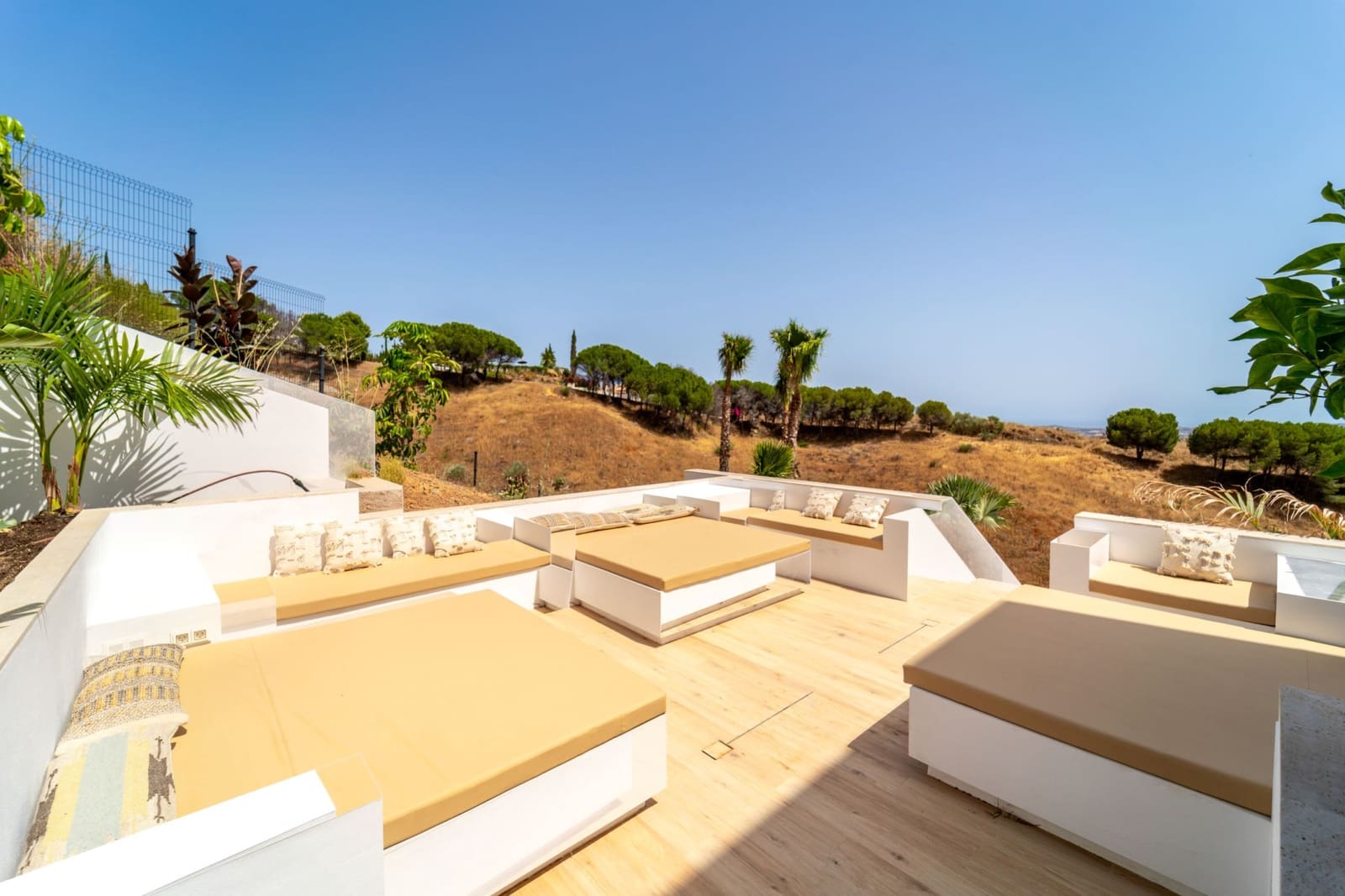 5 bedroom Villa for rent in Valtocado with pool garage - € 16,000 (Ref: 9180760)