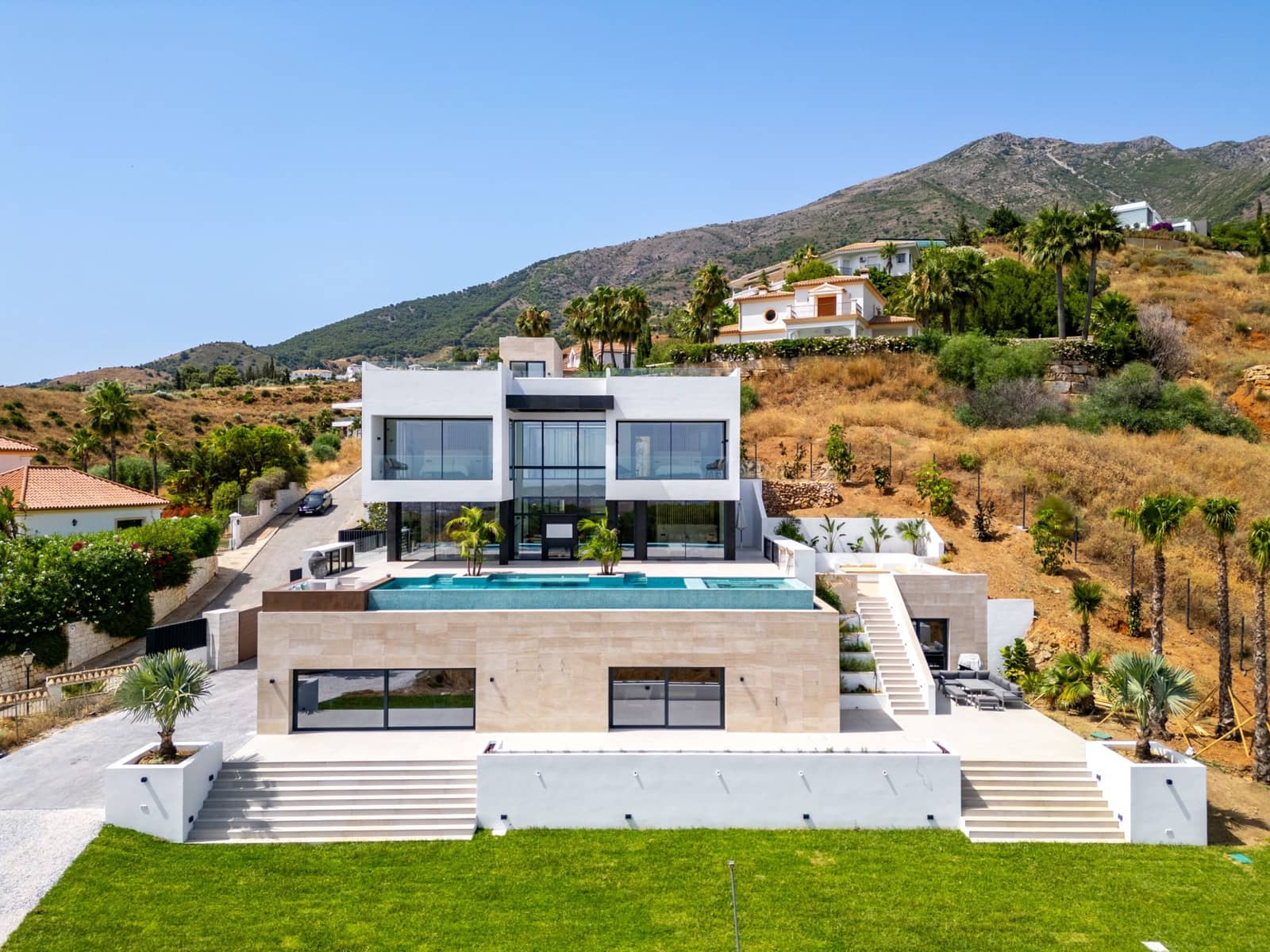 5 bedroom Villa for rent in Valtocado with pool garage - € 16,000 (Ref: 9180760)