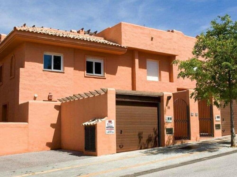 4 soveværelse Byhus til salg i Marbella med swimmingpool garage - € 495.000 (Ref: 9180761)