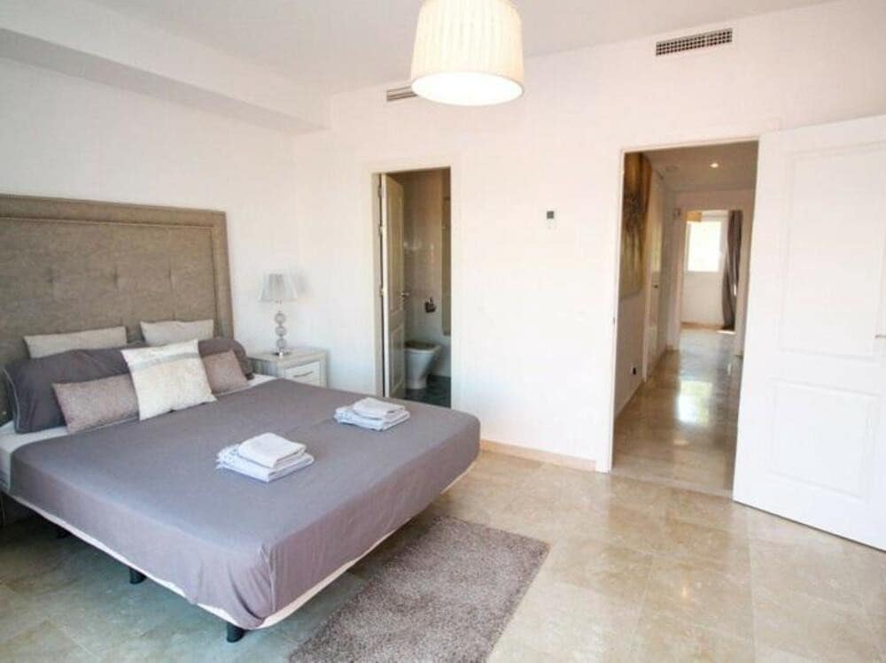 4 soverom Hus til salgs i Marbella med svømmebasseng garasje - € 495 000 (Ref: 9180761)