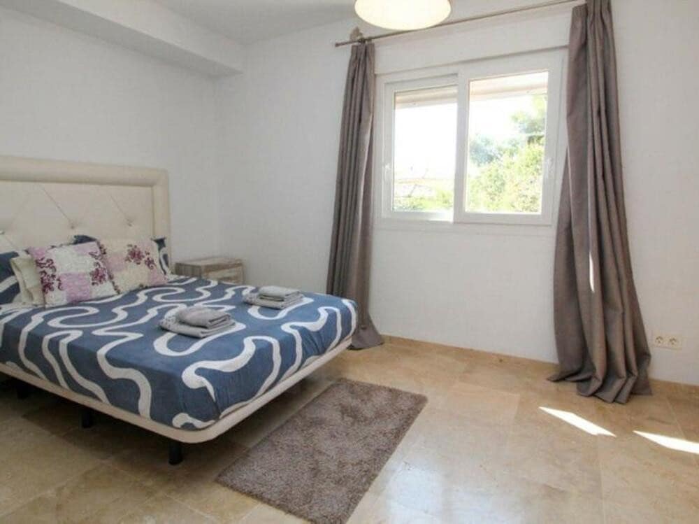4 soverom Hus til salgs i Marbella med svømmebasseng garasje - € 495 000 (Ref: 9180761)