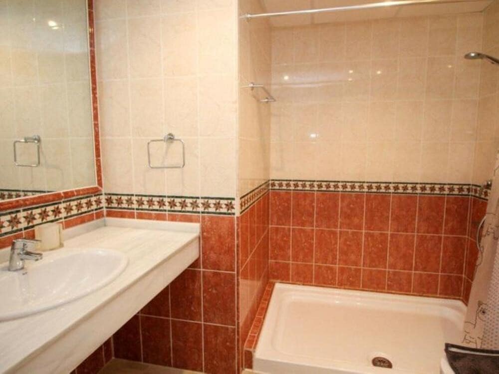 4 soverom Hus til salgs i Marbella med svømmebasseng garasje - € 495 000 (Ref: 9180761)