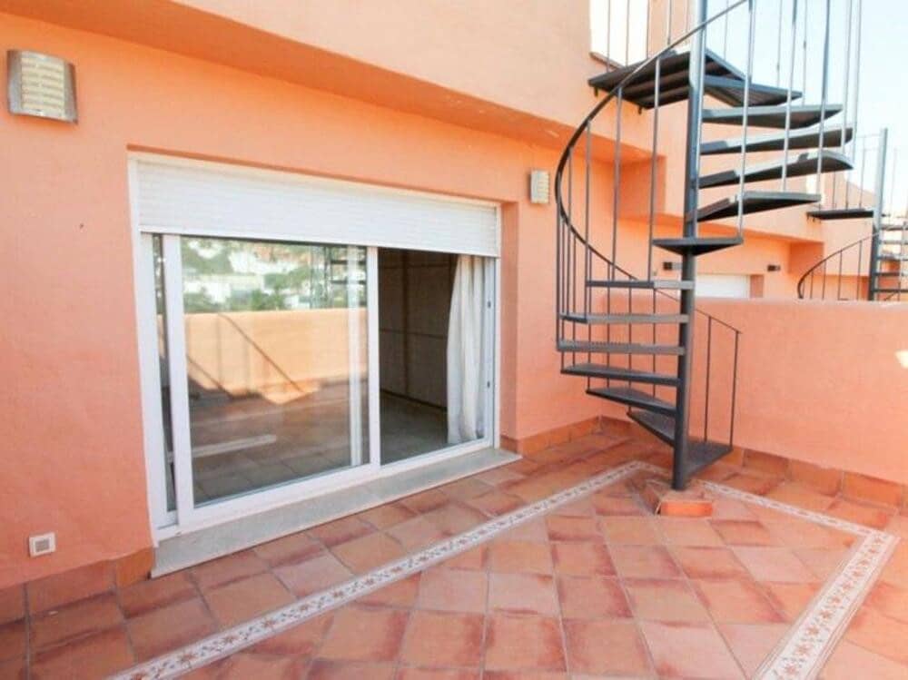 4 soverom Hus til salgs i Marbella med svømmebasseng garasje - € 495 000 (Ref: 9180761)