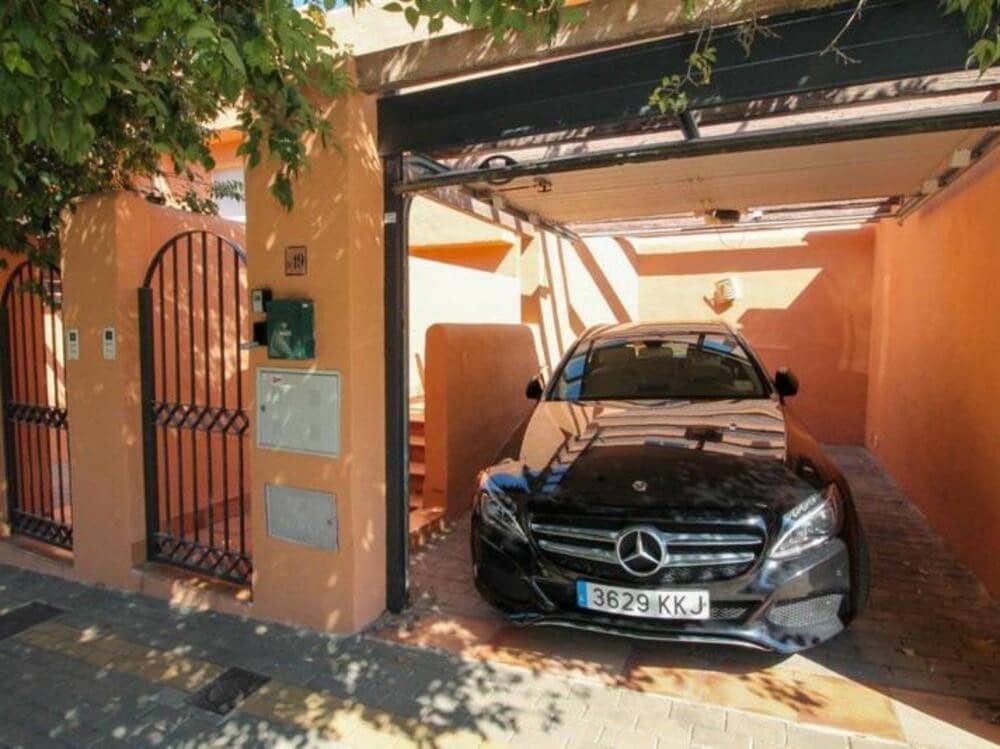 4 soverom Hus til salgs i Marbella med svømmebasseng garasje - € 495 000 (Ref: 9180761)