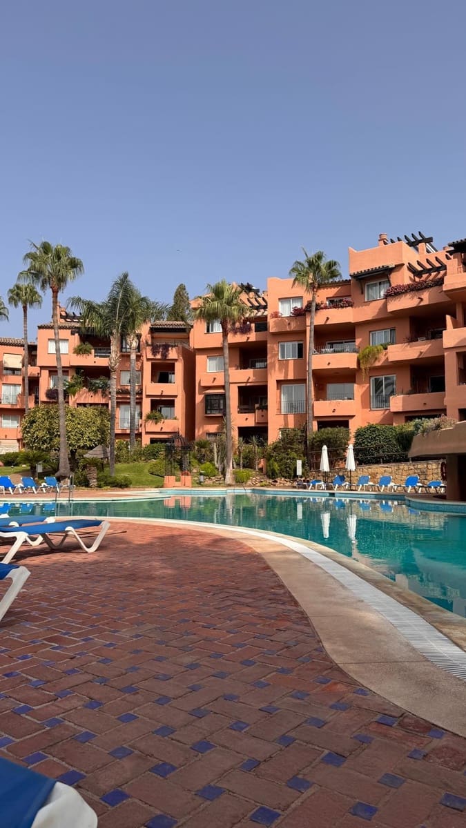 Appartement de 3 chambres à louer à Marbella avec piscine garage - 3 500 € (Ref: 9183236)