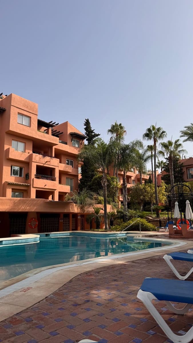 Appartement de 3 chambres à louer à Marbella avec piscine garage - 3 500 € (Ref: 9183236)