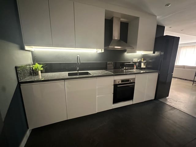 3 quarto Apartamento para arrendar em Lomas De Marbella, Marbella com piscina garagem - 3 500 € (Ref: 9183236)