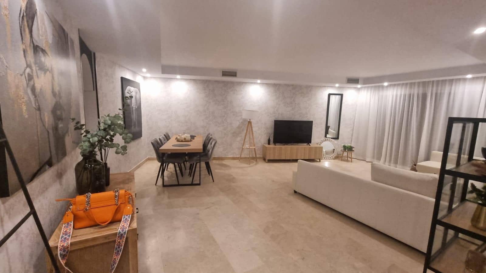 Appartement de 3 chambres à louer à Marbella avec piscine garage - 3 500 € (Ref: 9183236)