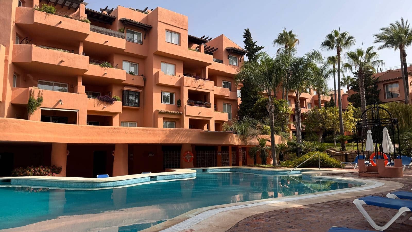 Appartement de 3 chambres à louer à Marbella avec piscine garage - 3 500 € (Ref: 9183236)