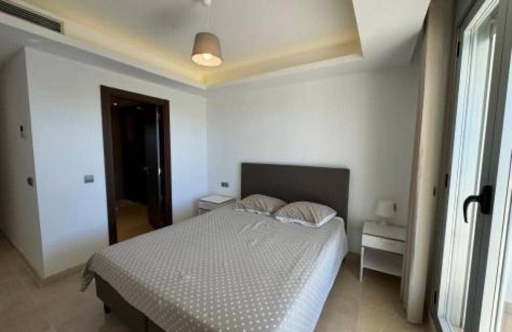 4 sypialnia Apartament na sprzedaż w Los Arqueros z basenem garażem - 925 000 € (Ref: 9184991)