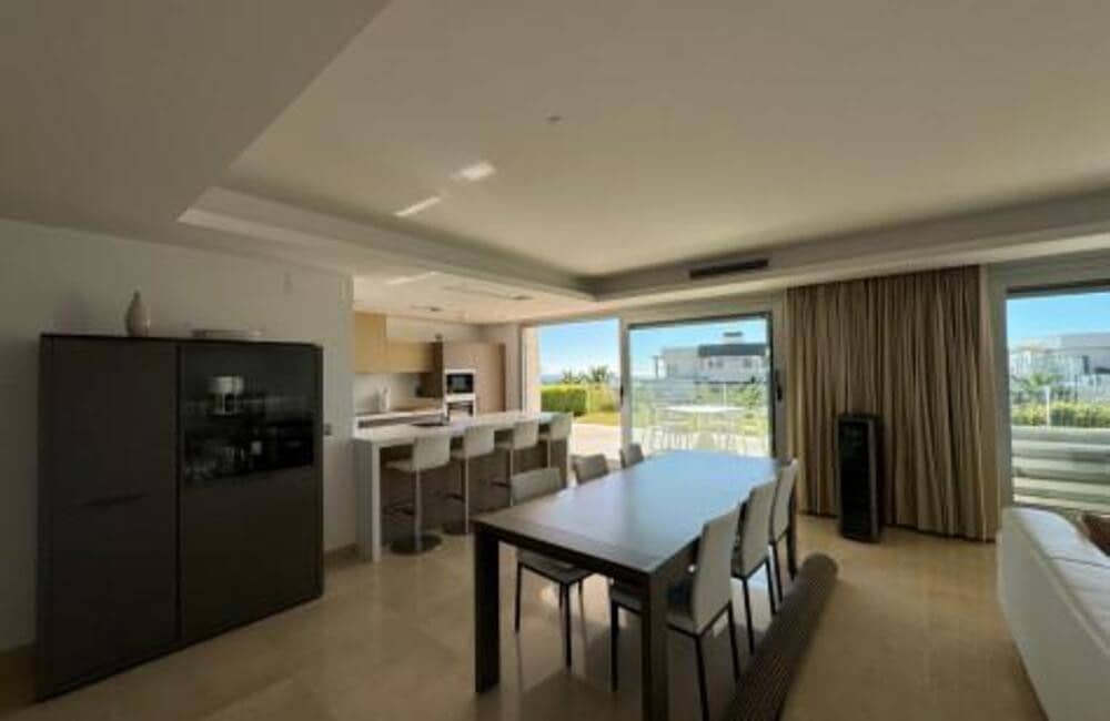 4 sypialnia Apartament na sprzedaż w Los Arqueros z basenem garażem - 925 000 € (Ref: 9184991)