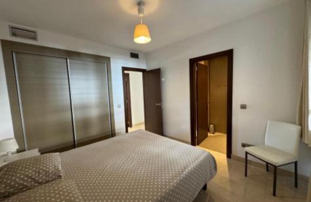 4 sypialnia Apartament na sprzedaż w Los Arqueros z basenem garażem - 925 000 € (Ref: 9184991)