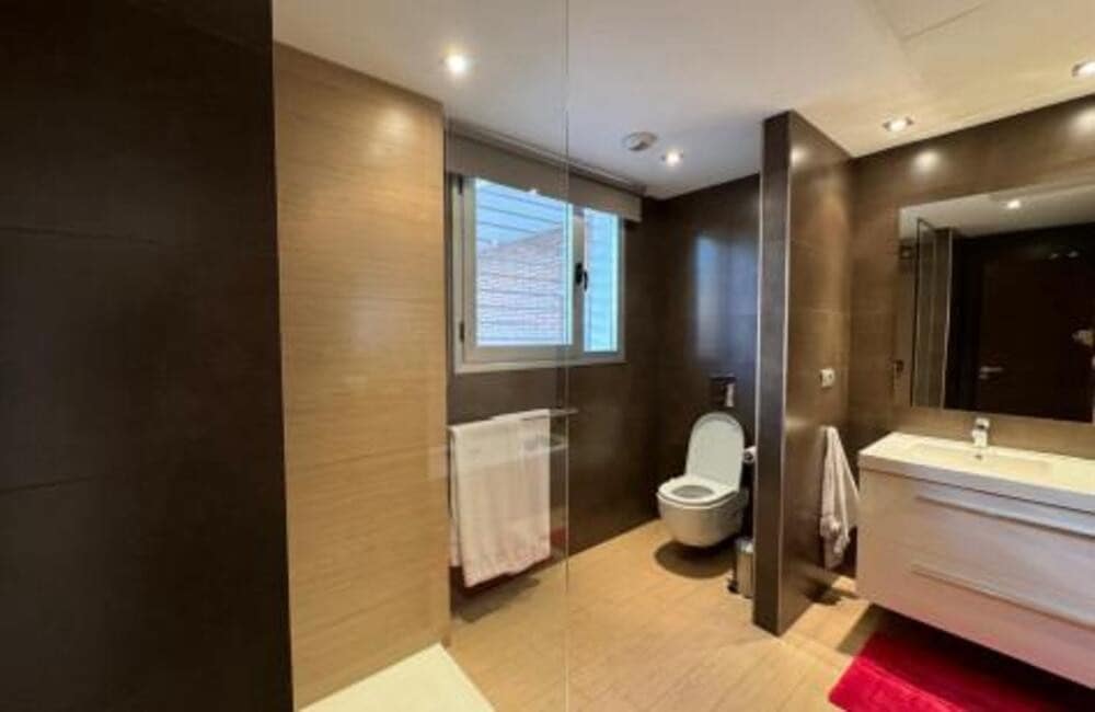 4 soveværelse Lejlighed til leje i Los Arqueros med swimmingpool garage - € 5.200 (Ref: 9184992)