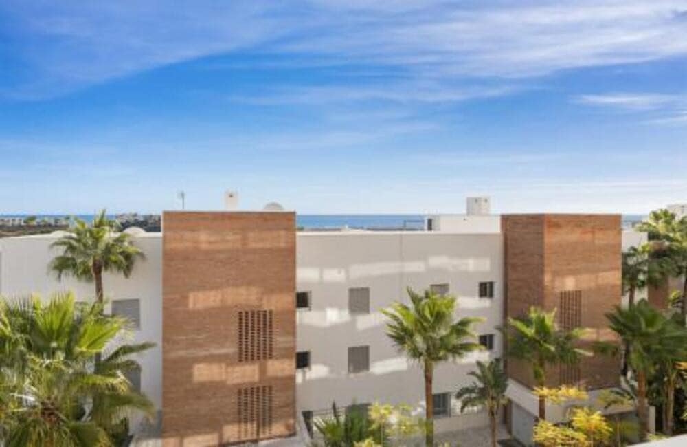 4 soveværelse Lejlighed til leje i Los Arqueros med swimmingpool garage - € 5.200 (Ref: 9184992)