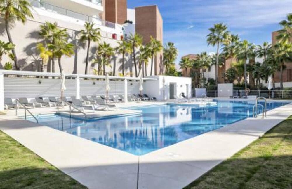 4 soveværelse Lejlighed til leje i Los Arqueros med swimmingpool garage - € 5.200 (Ref: 9184992)