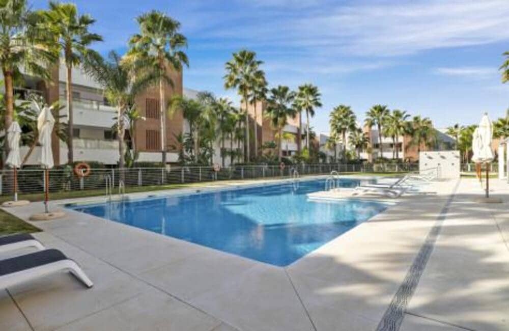 4 soveværelse Lejlighed til leje i Los Arqueros med swimmingpool garage - € 5.200 (Ref: 9184992)