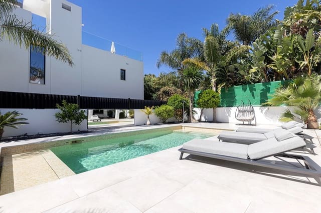 4 soveværelse Villa til leje i Marbesa, Marbella med swimmingpool garage - € 8.000 (Ref: 9184995)