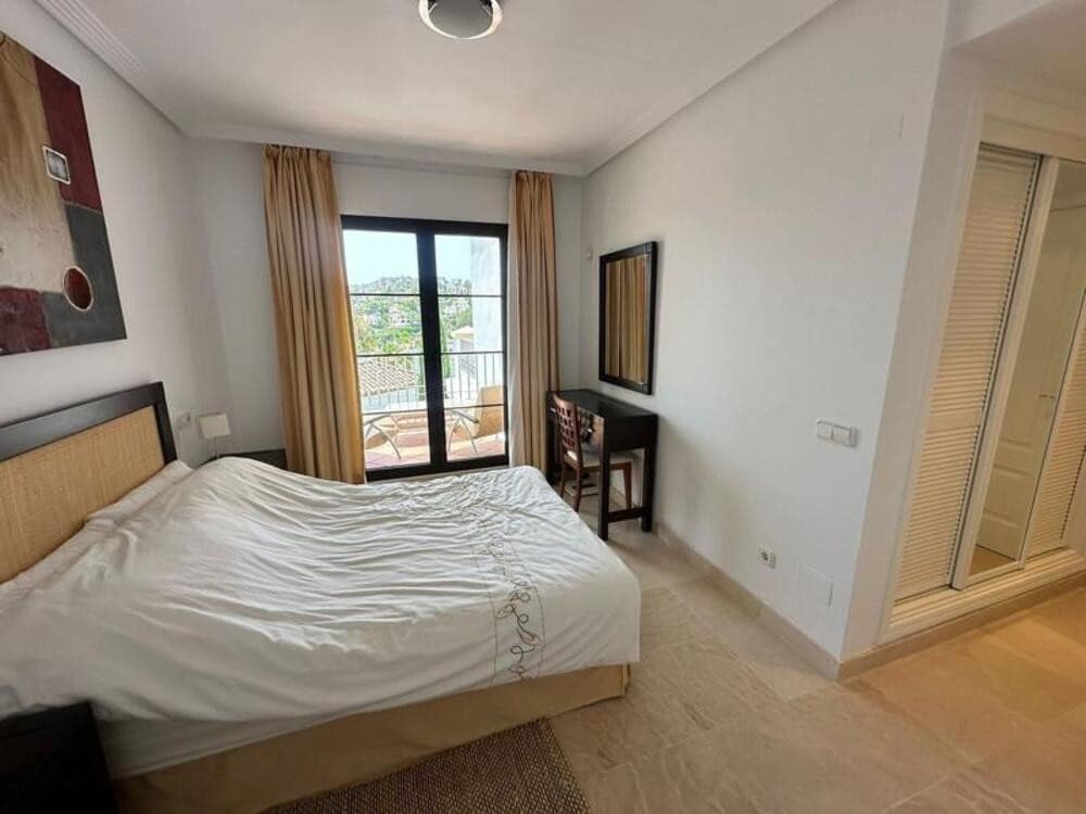 2 soverom Leilighet til leie i Benahavis med svømmebasseng garasje - € 1 900 (Ref: 9187986)