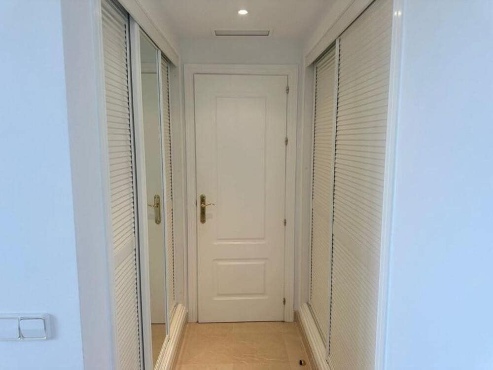 2 soverom Leilighet til leie i Benahavis med svømmebasseng garasje - € 1 900 (Ref: 9187986)