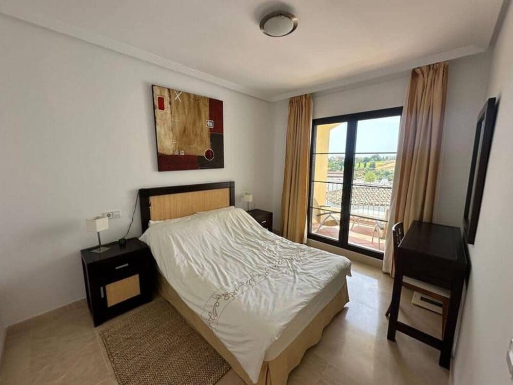 2 soverom Leilighet til leie i Benahavis med svømmebasseng garasje - € 1 900 (Ref: 9187986)